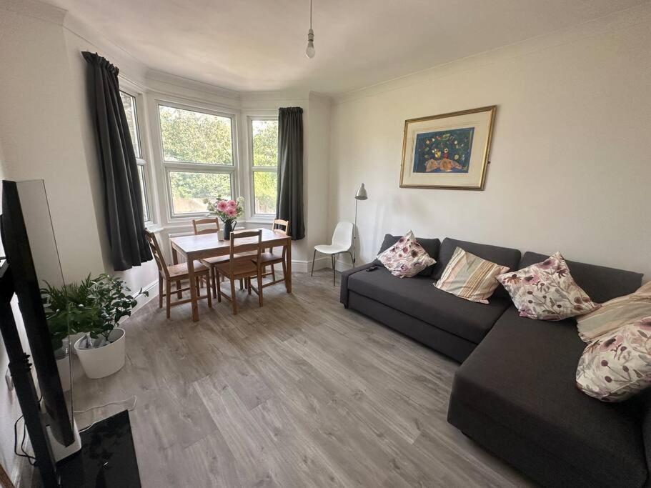 Modern 2 Bedroom Flat, Se6 Catford Экстерьер фото