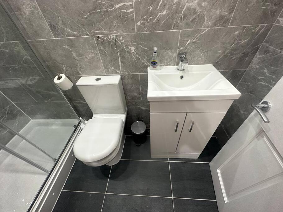 Modern 2 Bedroom Flat, Se6 Catford Экстерьер фото