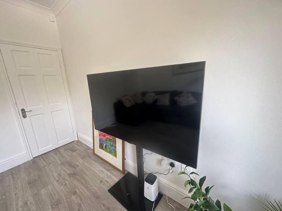 Modern 2 Bedroom Flat, Se6 Catford Экстерьер фото