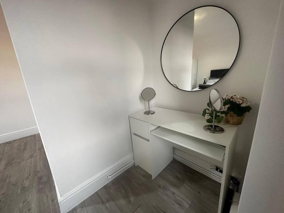 Modern 2 Bedroom Flat, Se6 Catford Экстерьер фото