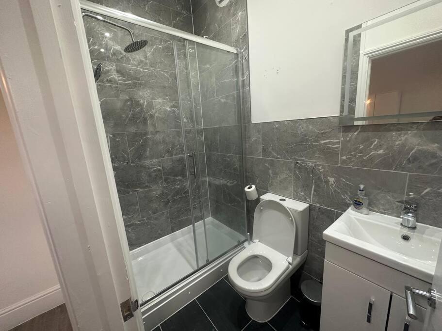 Modern 2 Bedroom Flat, Se6 Catford Экстерьер фото